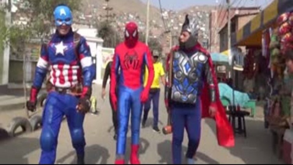 I Supereroi Marvel arrestano spacciatori