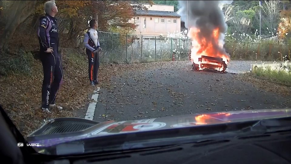 WRC, Giappone: la Hyundai di Sordo va in fiamme, Evans in testa dopo 7PS