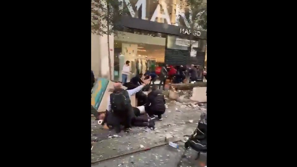 Turchia: esplosione nella via centrale di Istanbul, morti e feriti
