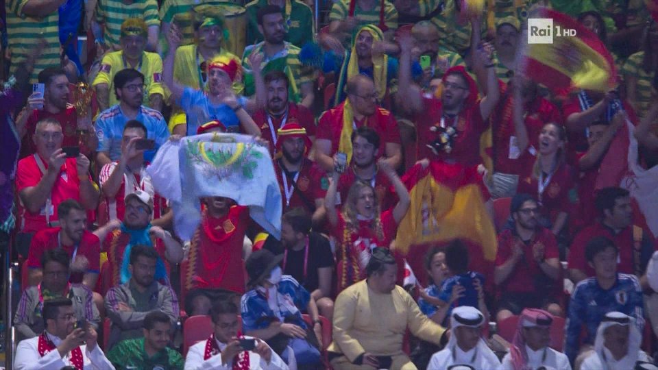 Bandiera di San Marino tra i tifosi nella partita inaugurale del mondiale