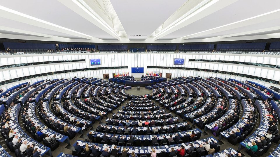 In foto: il Parlamento europeo. Immagine Wikipedia di @Diliff (Licenza creative commons)