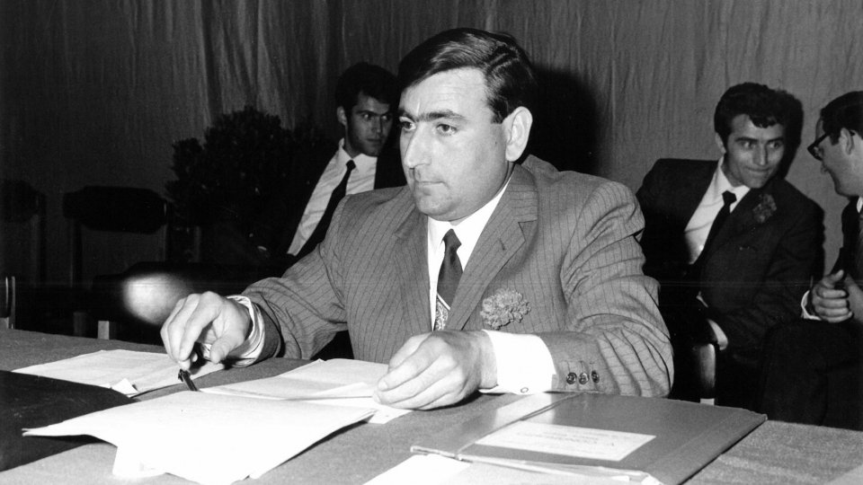 Nella Foto: Alberto Mino al tavolo della presidenza del 5° Congresso Confederale CSdL, 24-25 maggio 1969 (da archivio CSdL)