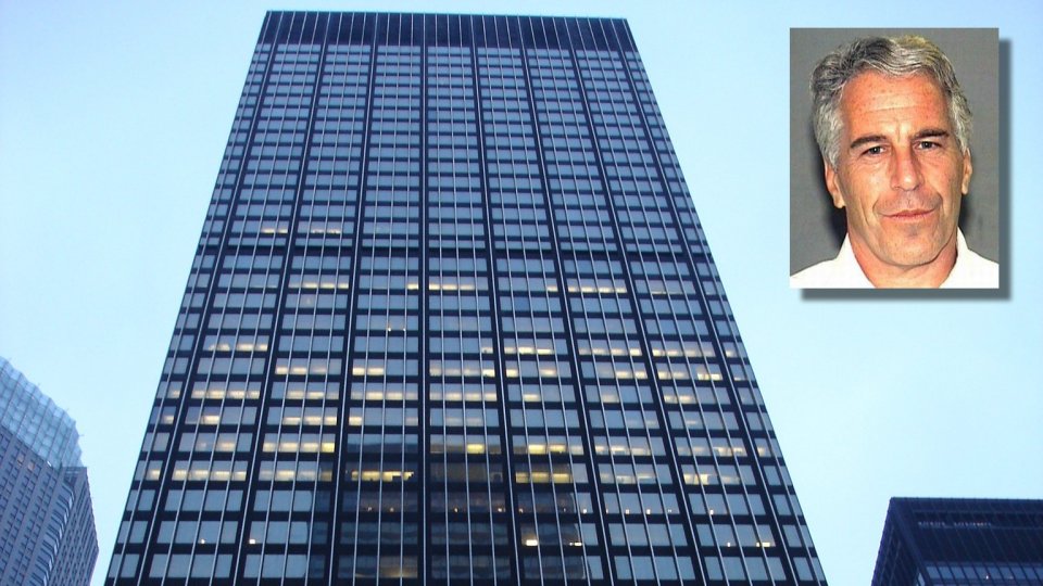 La sede di JP Morgan Chase a Manhattan (Wikipedia). In alto a destra una foto segnaletica di J. Epstein del 2006