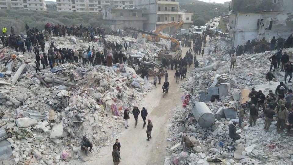 Sisma in Turchia e Siria: oltre 33mila le vittime. Arrestati 100 costruttori