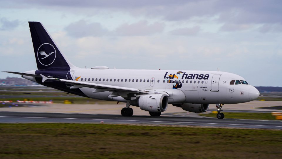 Lufthansa: chiuse le piste di atterraggio a Francoforte