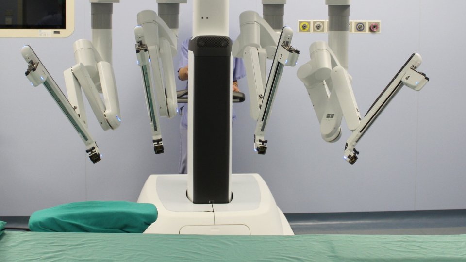 Eseguito con successo un complesso intervento con il robot chirurgico