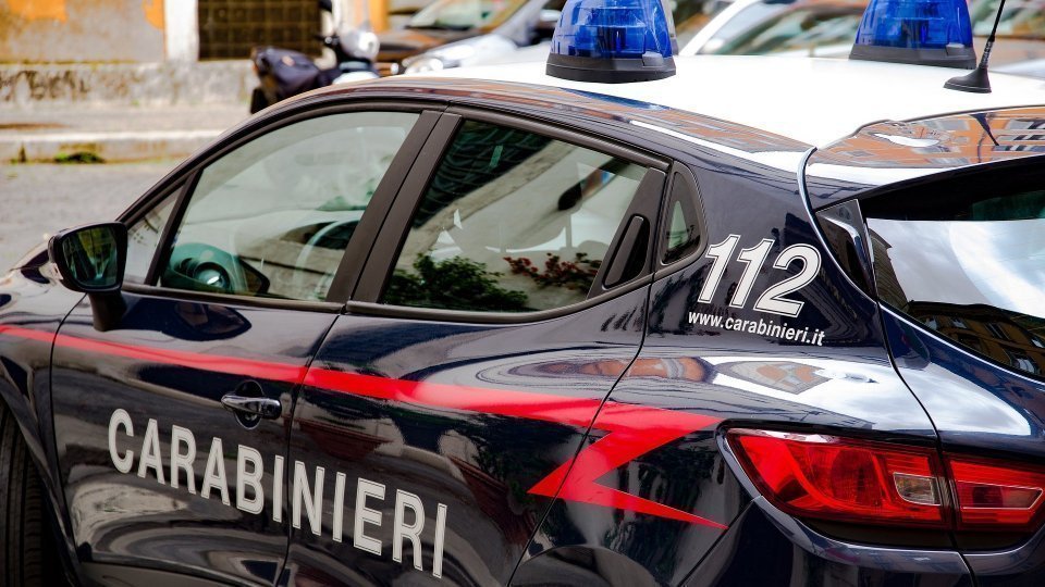 Rubano 148 zaini Dior del valore di 450mila euro, arrestati nel Milanese