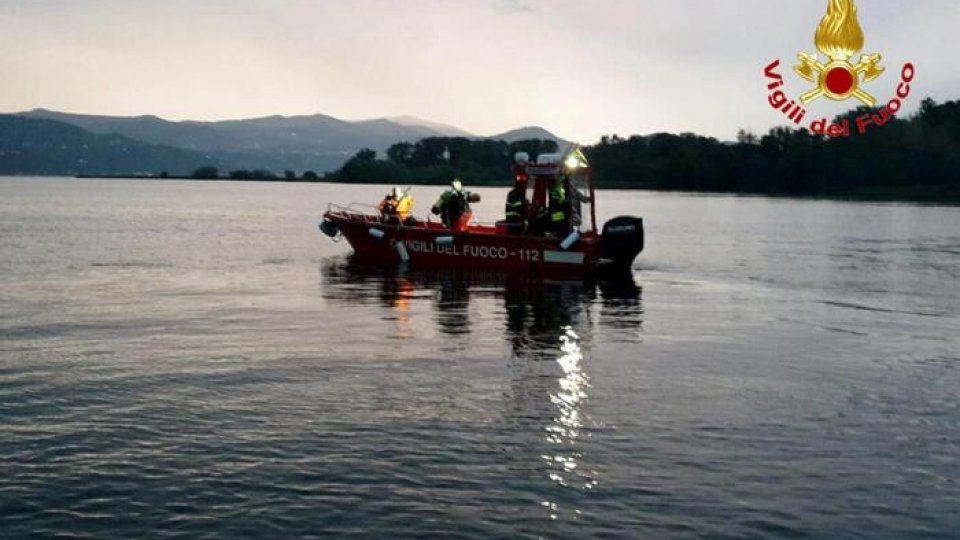 Tromba d'aria ribalta una house-boat sul Lago Maggiore: 4 morti