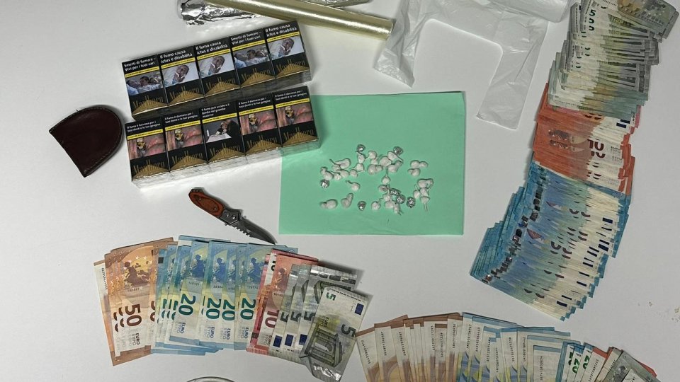 Contrasto allo spaccio: Polizia Locale arresta 38enne, aveva 36 dosi di cocaina e 3300 euro