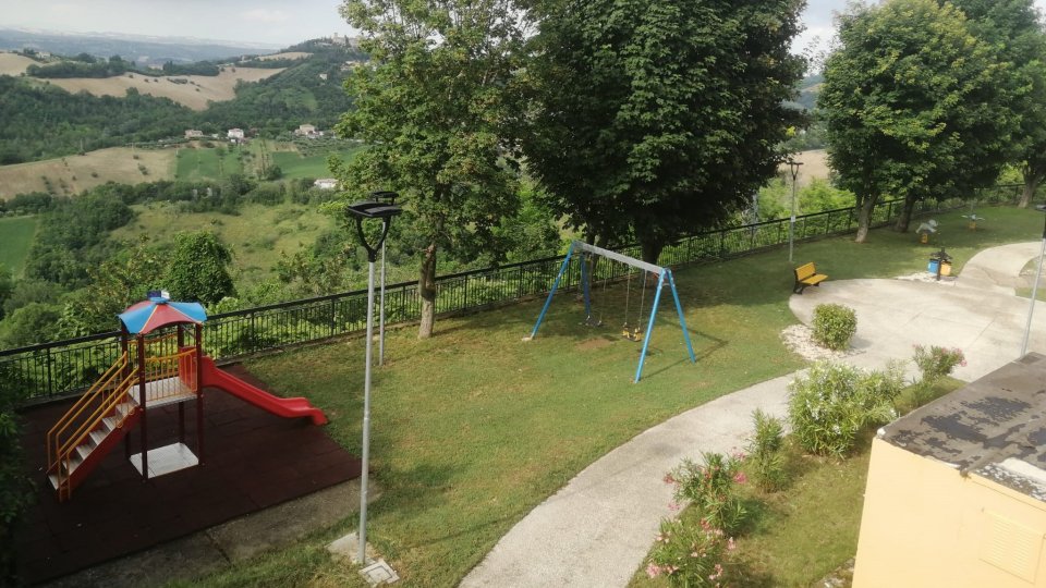 Falerone (Fm) ha un nuovo parco giochi, grazie a San Marino
