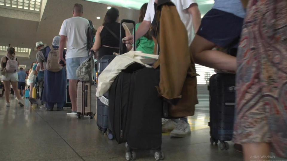 Sciopero negli aeroporti: fino alle 18 sabato nero per chi viaggia, 1000 voli a rischio