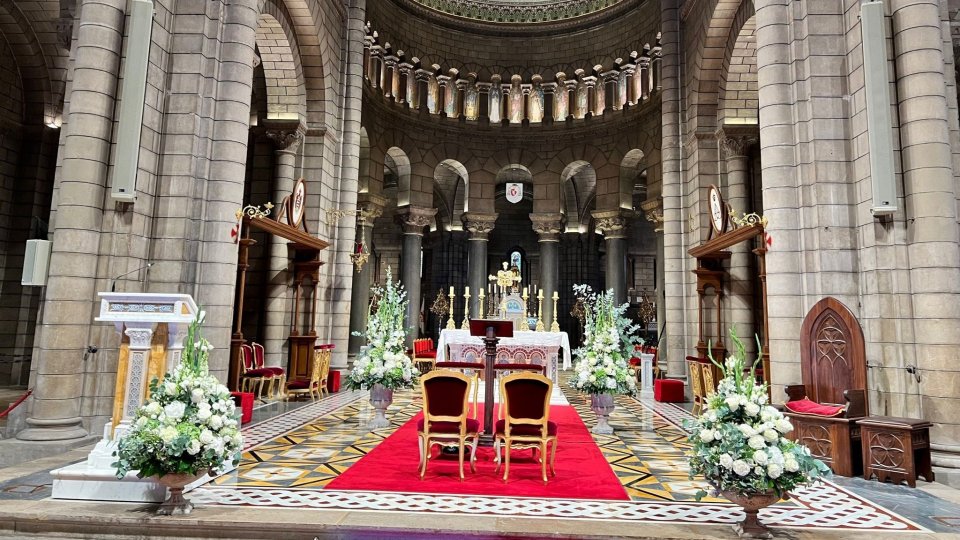 Montecarlo, Mara Verbena firma con i fiori matrimonio nella cattedrale di Montecarlo
