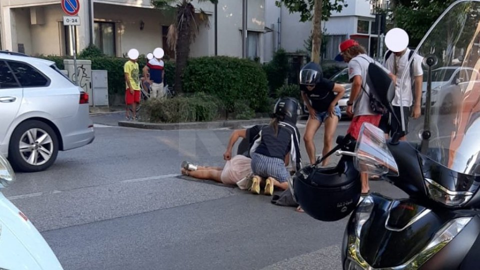 Rimini: scooter travolge una donna sulle strisce pedonali, è grave