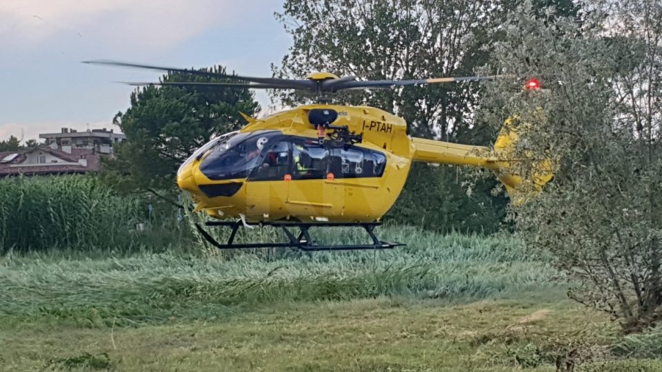 Viserba: bimbo cade dai giochi in spiaggia, in elisoccorso al Bufalini