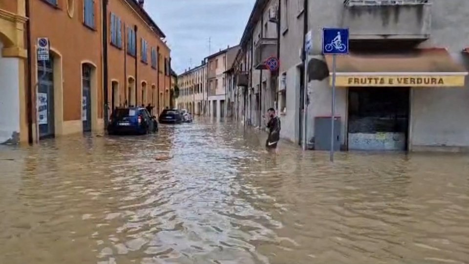 Una delle strade in Romagna durante l'alluvione (foto archivio RTV)