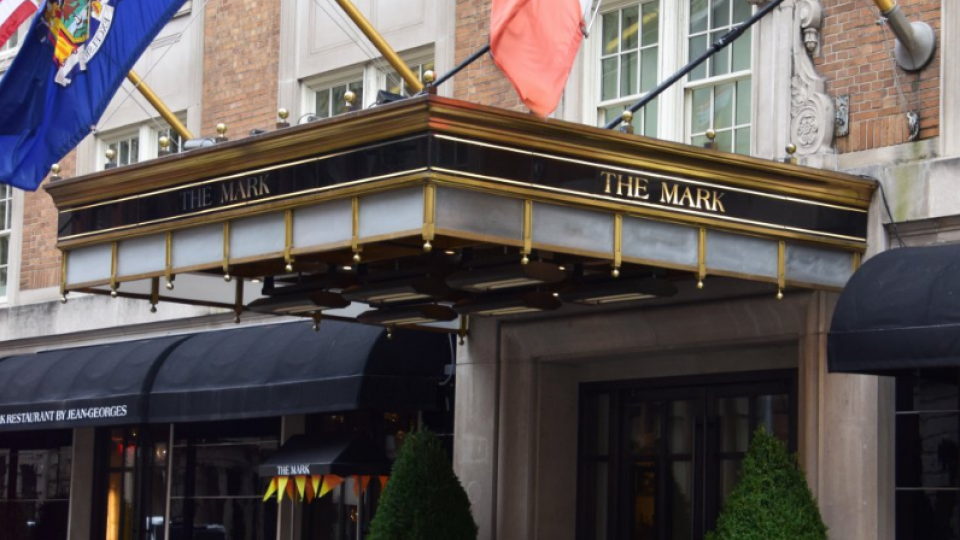 Hotel di lusso di New York fa causa a teenager per diffamazione