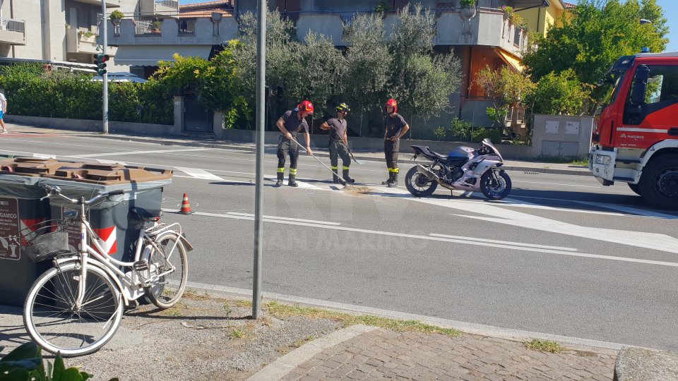 Rivazzurra: con la moto centra signora in bici sulle strisce, 63enne al “Bufalini” [fotogallery]