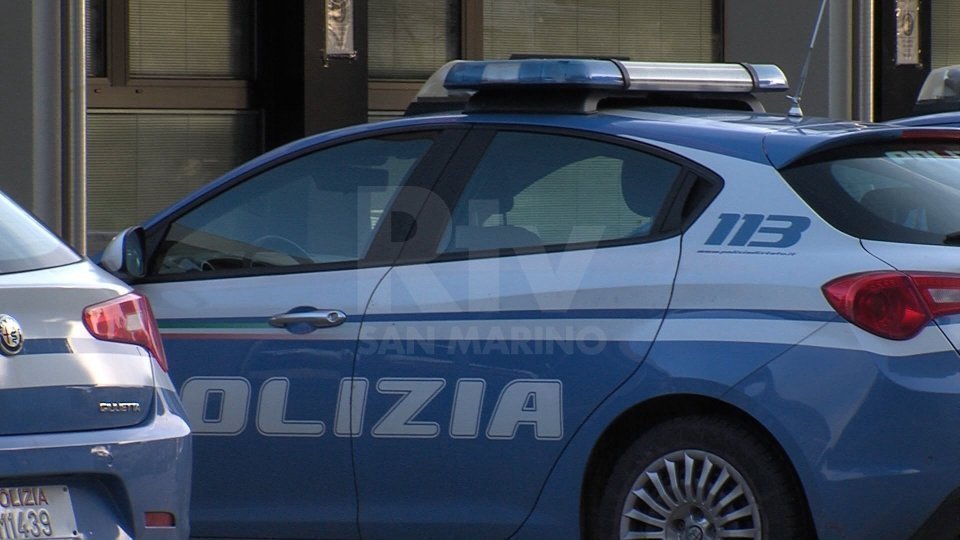 Rimini: ubriaco molesto morde un agente di Polizia, arrestato