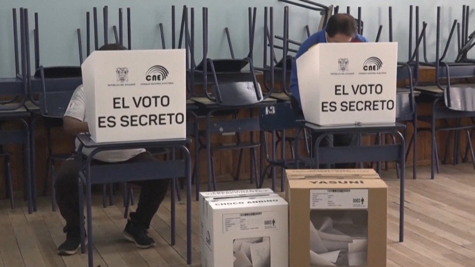 Ecuador: è ballottaggio alle presidenziali, al referendum vince l'ambiente