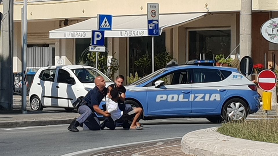 Rimini, ruba una bici in riparazione da un negozio in via dei Martiri: arrestato