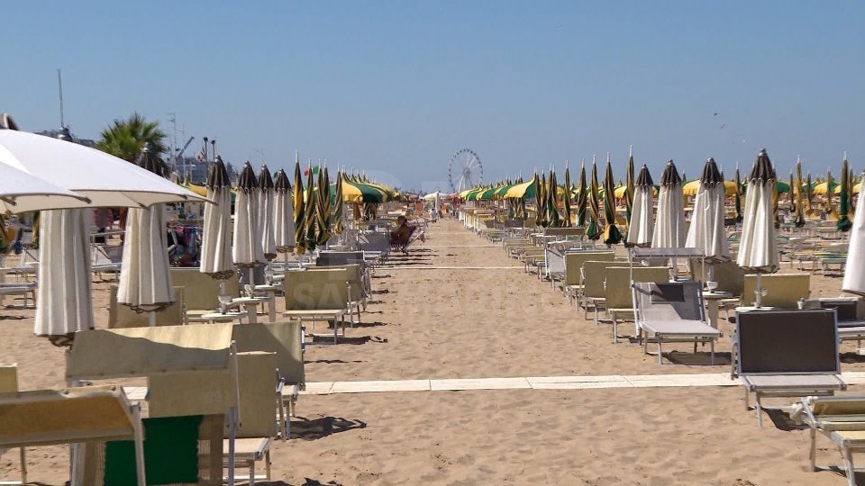 Spiaggia a Rimini, foto archivio RTV