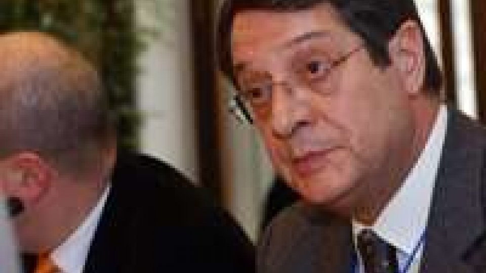 Cipro: il presidente non ha i numeri per il prelievo forzoso