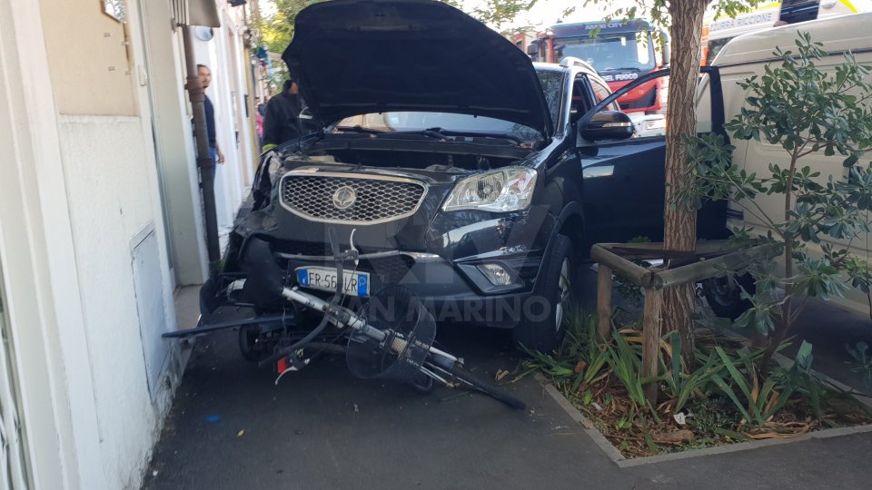 Incidenti a Rimini: illesi i conducenti, ma auto distrutte [Fotogallery]