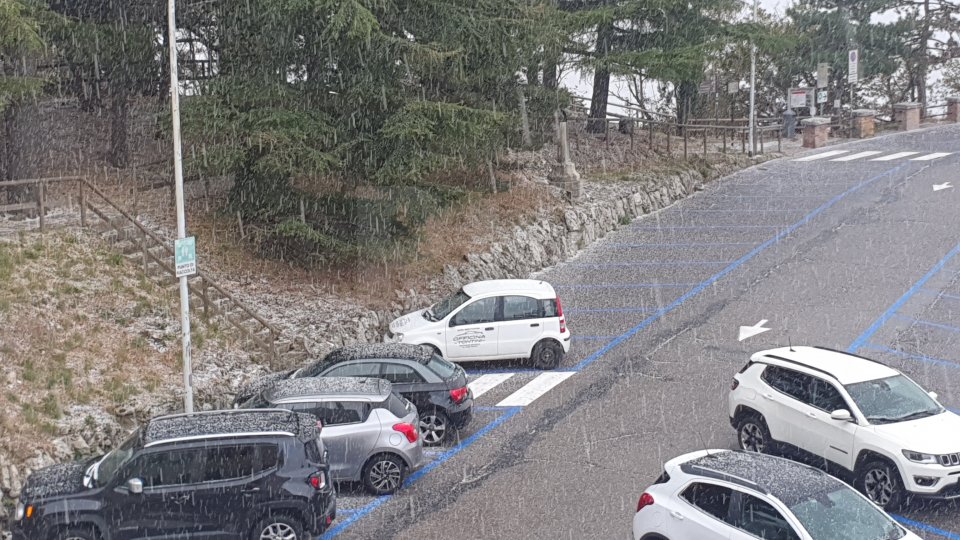San Marino: prima neve in Centro Storico