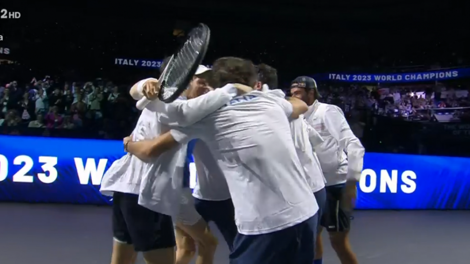 Grande Italia, la Coppa Davis è azzurra, Sinner batte De Minaur