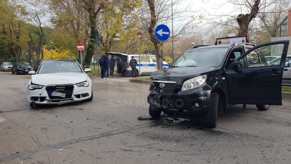Rimini: scontro frontale tra due auto, coinvolti due minori [fotogallery]