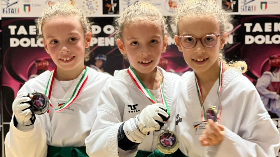 Al Dolomiti Open giovanile, podio tutto per le tre gemelline di Riccione Francesca, Fabiola e Flavia Fedele.