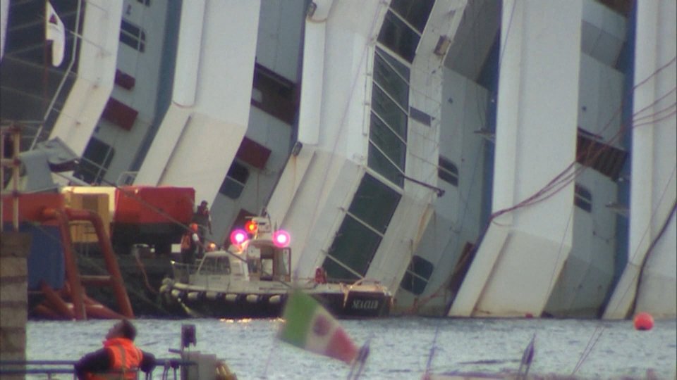 Tragedia Costa Concordia: 12 anni fa il naufragio in cui persero la vita 32 persone. Fra questi anche i riminesi Williams Arlotti e la figlia Dayana
