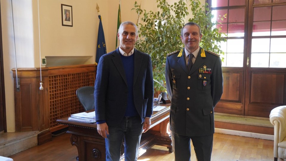 Ricevuto in residenza comunale il Colonnello Fulvio Furia, comandante del Reparto Aeronavale della Guardia di Finanza di Rimini