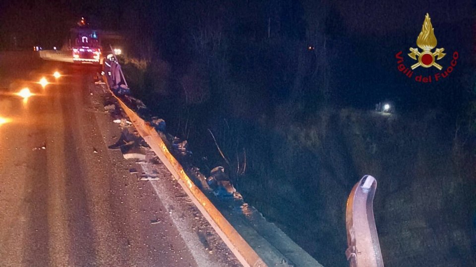 Incidente mortale sull'E45: camion precipita da viadotto