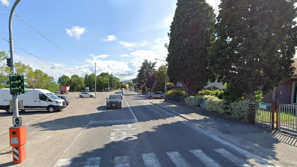 Il tratto di strada con l'autovelox, in seguito distrutto (foto Google Maps)