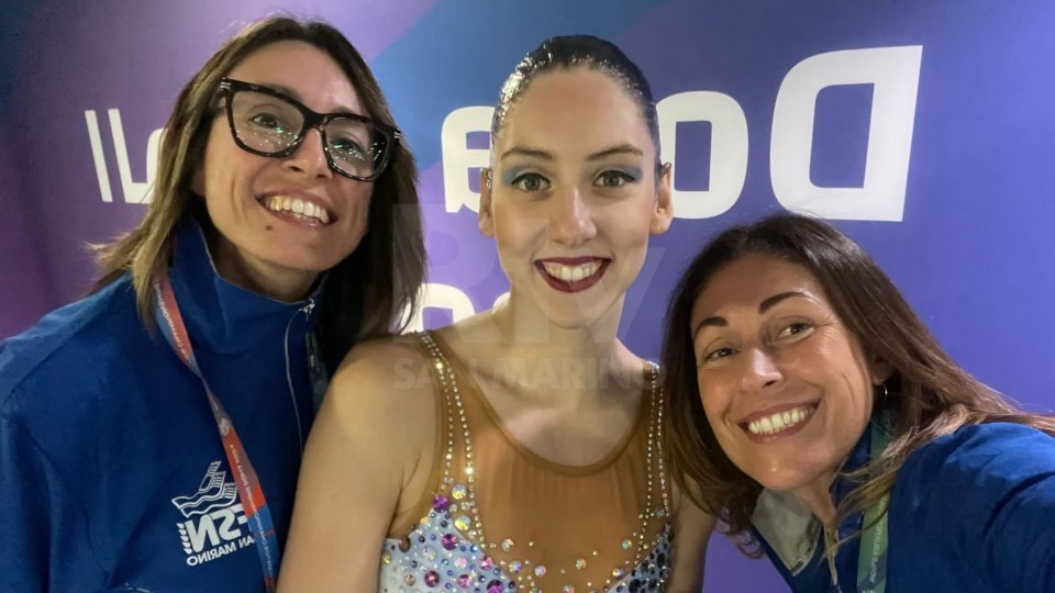Jasmine Verbena, settima ai mondiali di Doha, insieme al direttore tecnico Simona Chiari e la nutrizionista Lucia Rossi.
