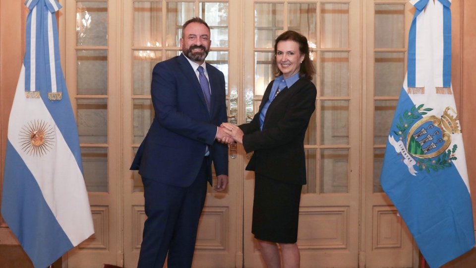 Prosegue la visita in Argentina del Segretario di Stato per gli Affari Esteri, Luca Beccari con l’incontro con la Ministra delle  relazioni estere, Diana Mondino