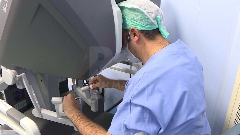 Sanità: la chirurgia robotica compie un anno. Focus alle 21 su Viceversa