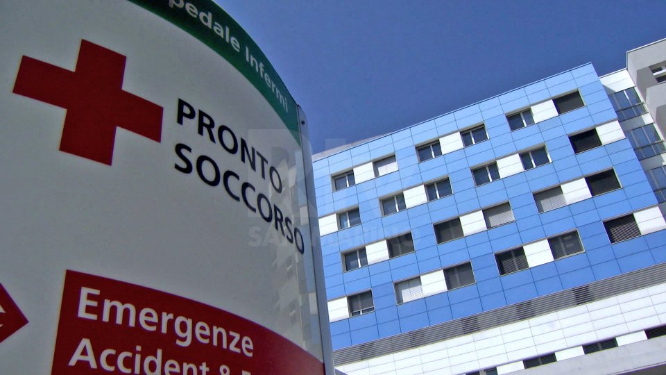 Rimini: paziente molesto tenta di baciare l’infermiera durante il prelievo