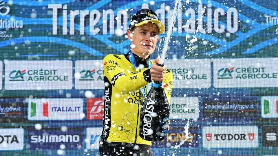 Alla Tirreno-Adriatico, Jonas Vingegaard vince la tappa e diventa nuoto leader di classifica (Foto: LaPresse)