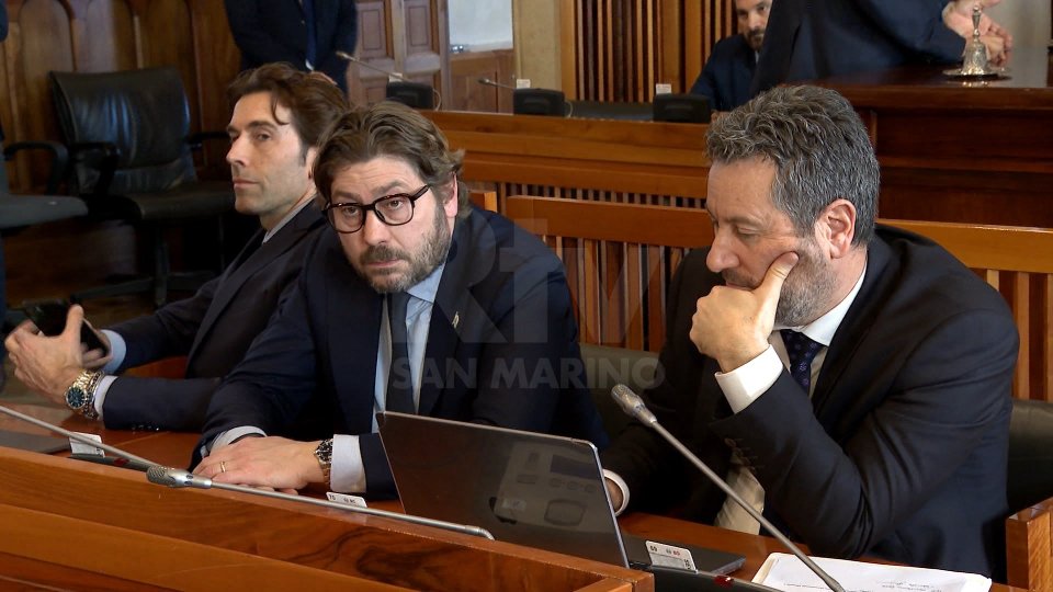 I Segretari Massimo Andrea Ugolini, Federico Pedini Amati e Marco Gatti in aulaConsiglio Grande e Generale