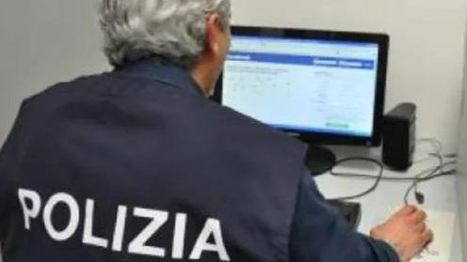 Poliziotto su Fb, "Questi politici non hanno mai lavorato": sanzionato