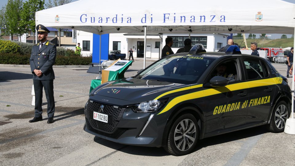 Guardia di Finanza di Rimini sempre più "green", prima volta in Formula E