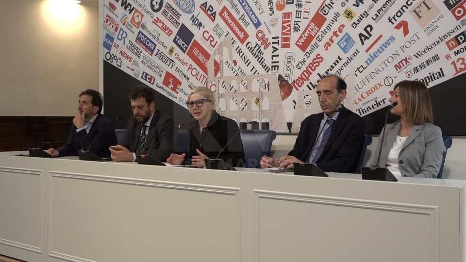 Nel video l'intervento alla Camera di Laura Boldrini, deputata Partito Democratico, e l'intervista a Alessandra Costante, segretaria generale Fnsi (Federazione nazionale stampa italiana)