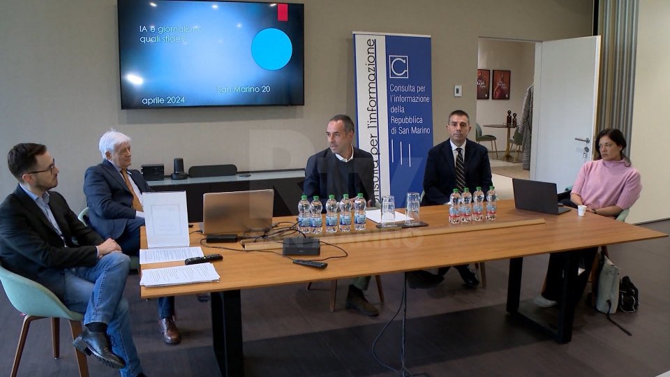 Nel video l'intervista a Roberto Chiesa, Presidente Consulta Informazione, Franco Elisei, Presidente Odg Regione Marche, Diego De Simone, imprenditore esperto di intelligenza artificiale, Teodoro Lonfernini, Segretario di Stato all'Informazione