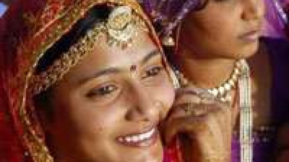 India, niente cellulare alle ragazze in Rajasthan