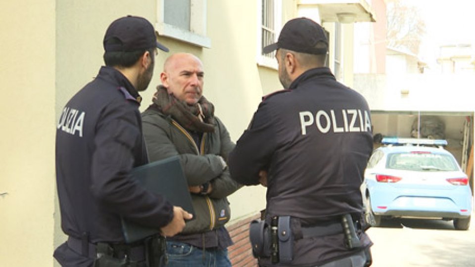 Polizia di StatoRimini: aggredita con lo spray al peperoncino da finti Carabinieri, le svaligiano la casa