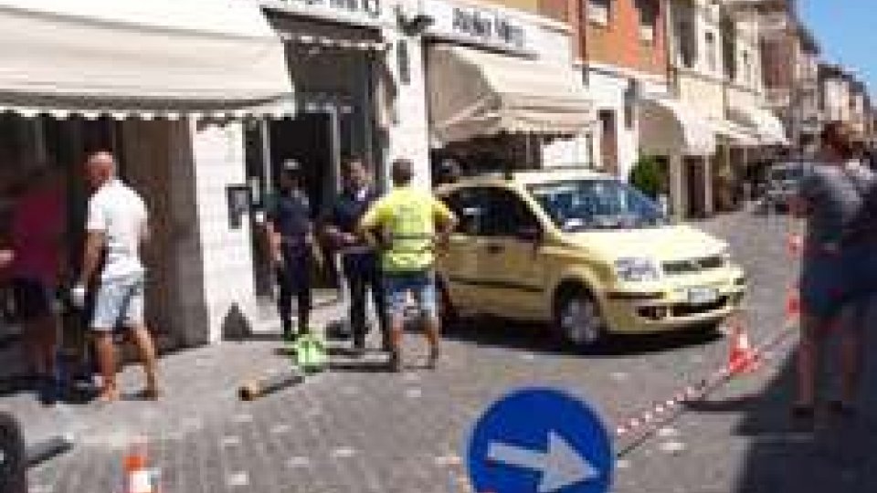 la Panda impazzitaRimini: auto impazzita colpisce una ciclista in centro storico