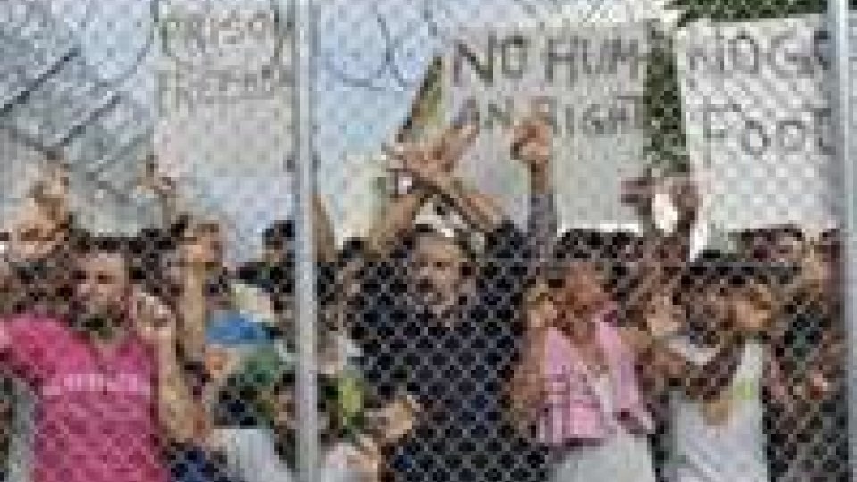 Grecia, immigrazione: protesta incendia centro accoglienza