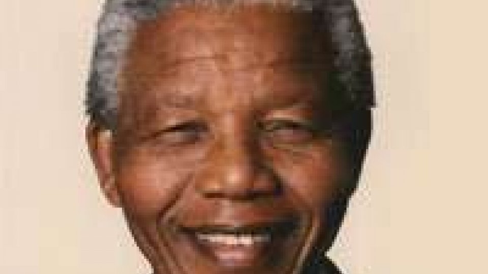 E' morto Nelson Mandela, padre del moderno Sudafrica, aveva 95 anni